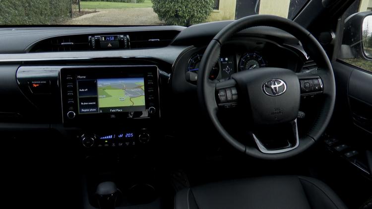 TOYOTA HILUX DIESEL Invincible D/Cab Pick Up 2.4 D-4D Auto